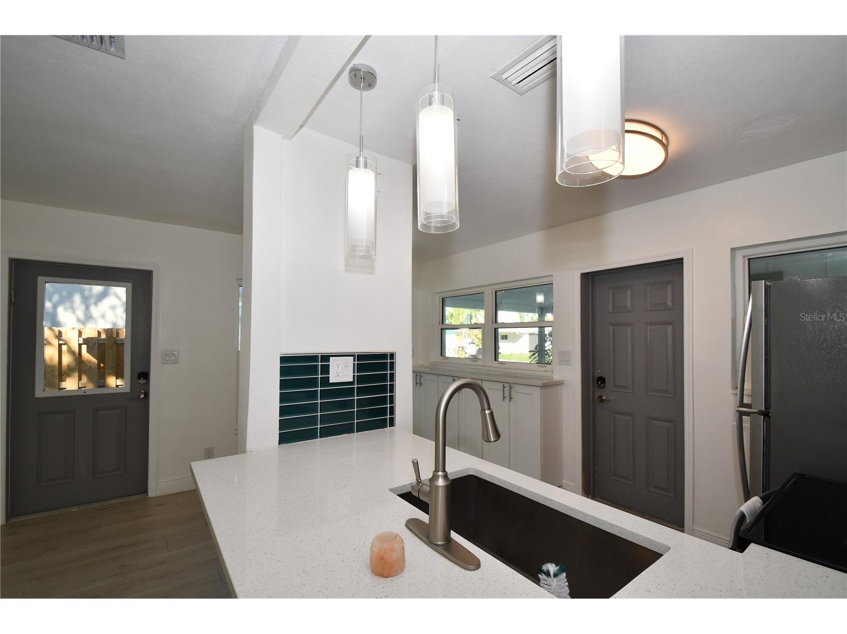 547 Trade Winds Drive Dunedin FL 34698 TB8460128 image2