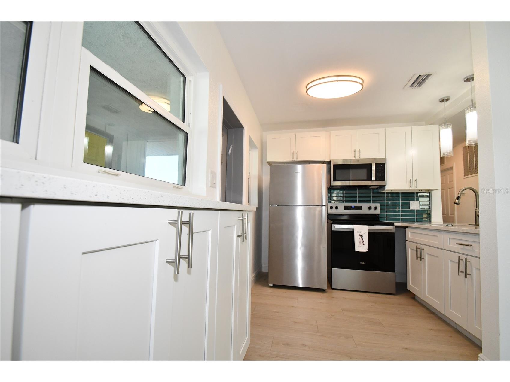 547 Trade Winds Drive Dunedin FL 34698 TB8460128 image3