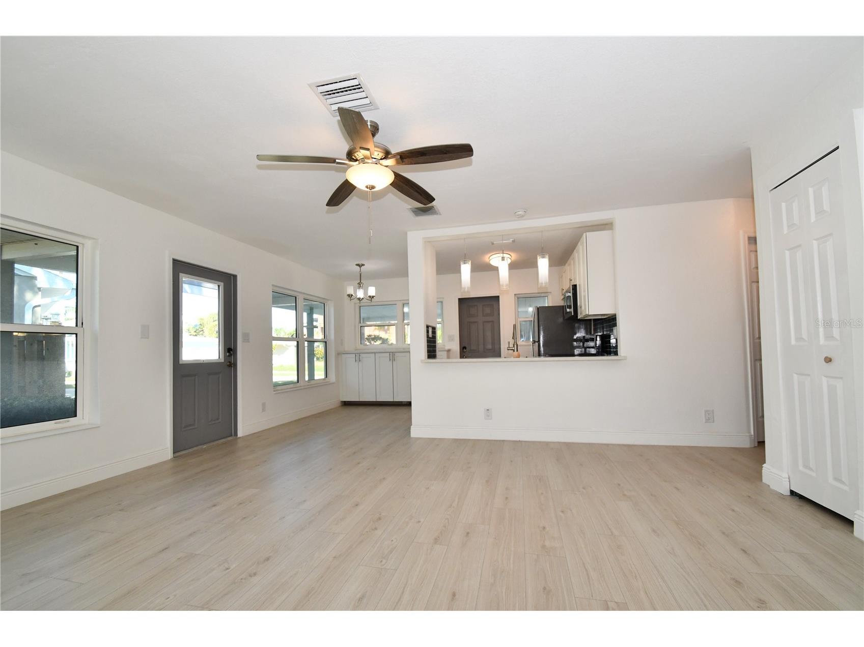 547 Trade Winds Drive Dunedin FL 34698 TB8460128 image4