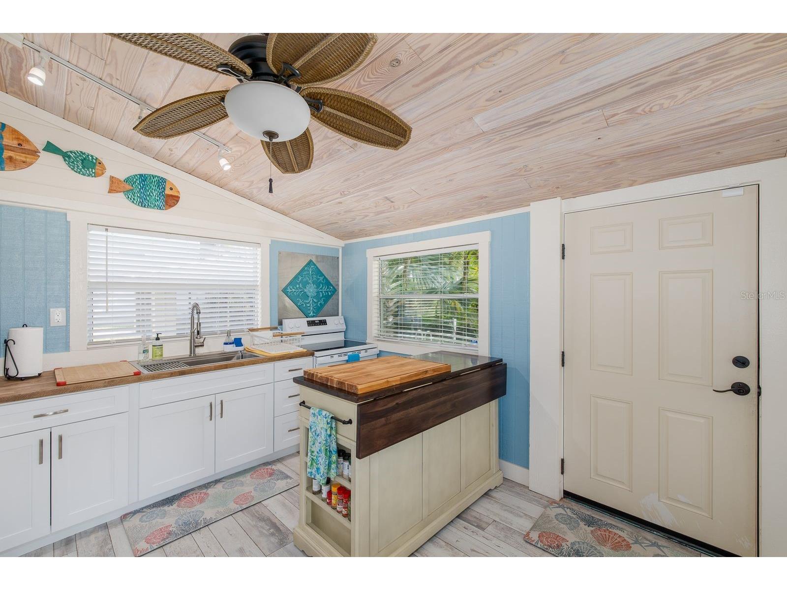 5473 Darlene Street Weeki Wachee FL 34607 - WEEKI WACHEE RIVER W7885572 image37