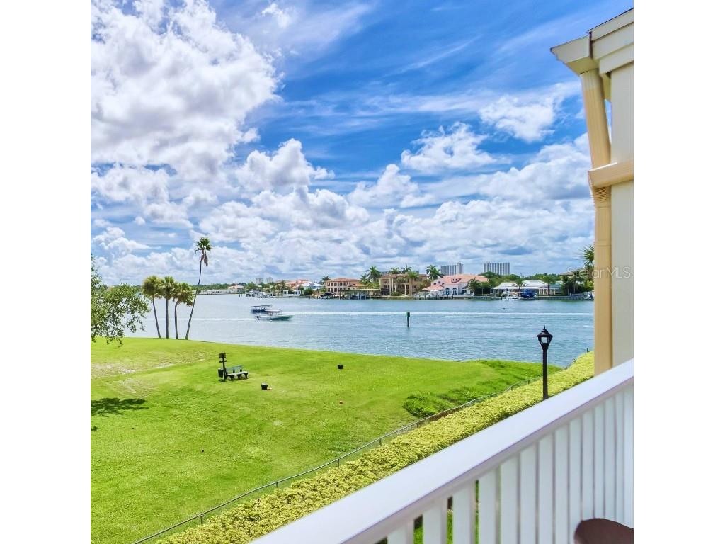 548 Sandy Hook Road Treasure Island FL 33706 - BOCA CIEGA BAY T3388381 image1