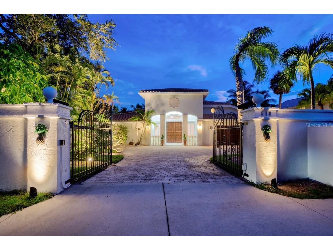 548 Siesta Drive Sarasota FL 34242 U8247711 image1