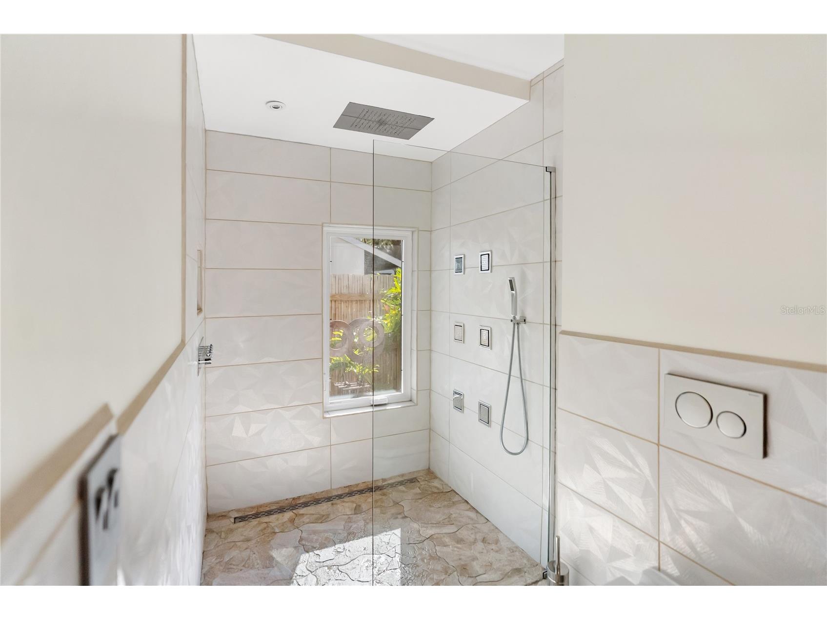 5482 Beneva Woods Circle Sarasota FL 34233 A4677558 image33