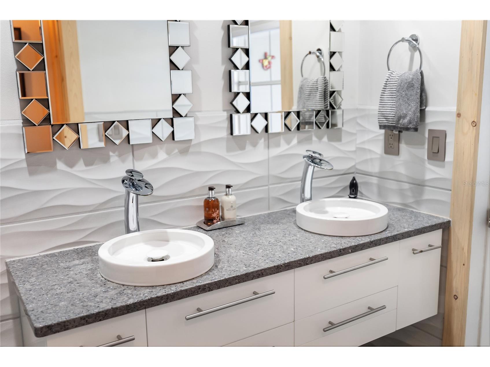 5482 Beneva Woods Circle Sarasota FL 34233 A4677558 image39