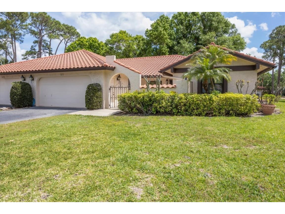 5489 Golf Pointe Drive Sarasota FL 34243 A4605212 image1