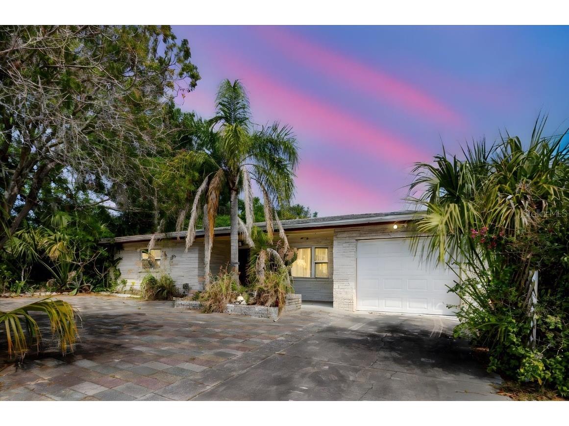 549 E Center St Tarpon Springs FL 34689 TB8368341 image1