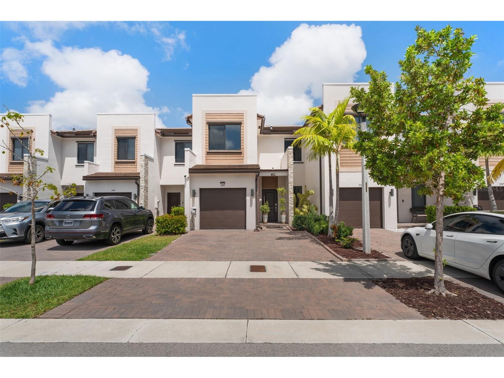 549 NE 206th Lane Miami FL 33179 O6379615 image1
