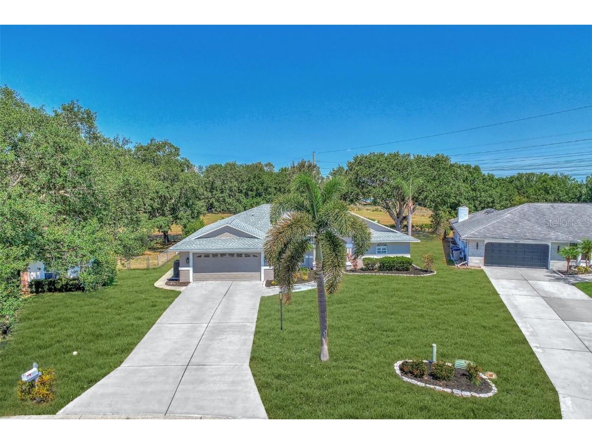 5495 Cynthia Lane Sarasota FL 34235 A4612060 image1