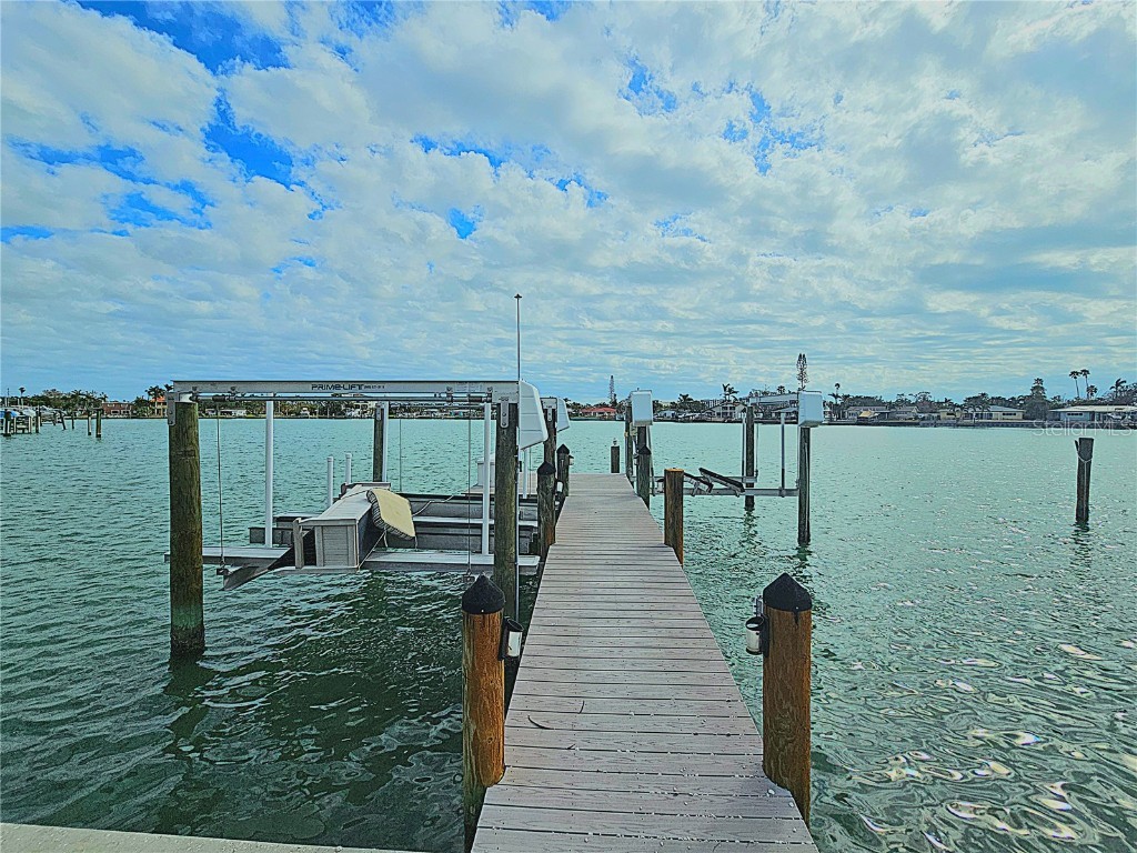 55 Dolphin Drive Treasure Island FL 33706 - INTRACOASTAL WATERWAY TB8337568 image4