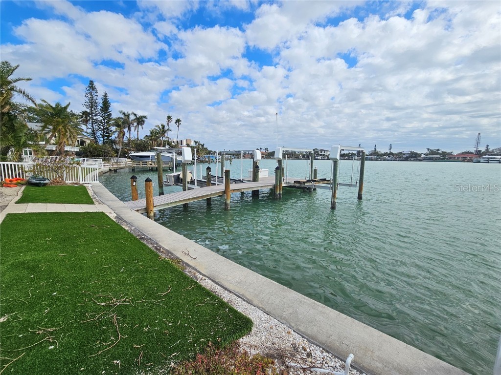 55 Dolphin Drive Treasure Island FL 33706 - INTRACOASTAL WATERWAY TB8337568 image7