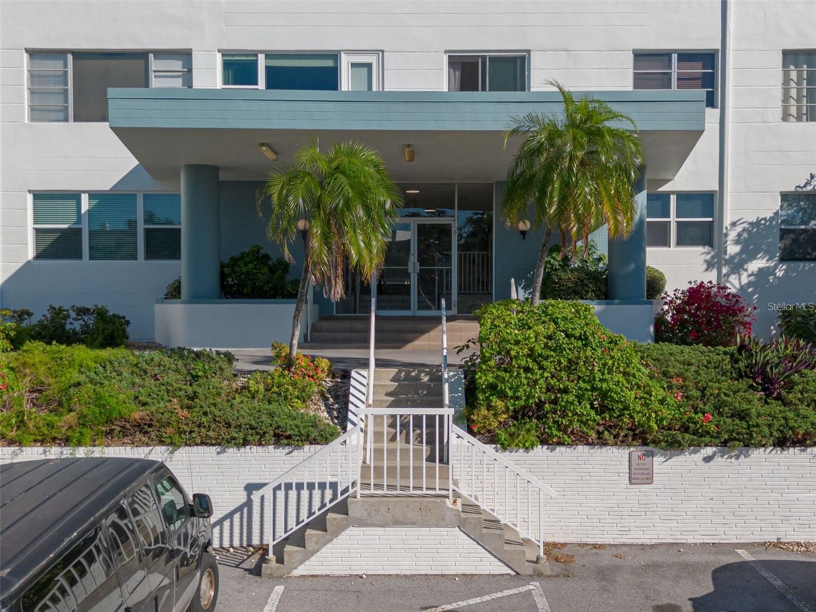 55 Harbor View Lane #301 Belleair Bluffs FL 33770 TB8483108 image1