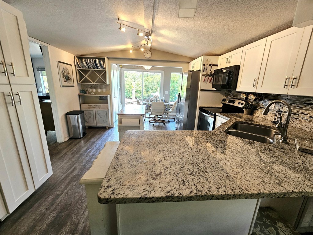 55 N Starboard Drive Venice FL 34285 - INTRACOASTAL WATERWAY N6140276 image4