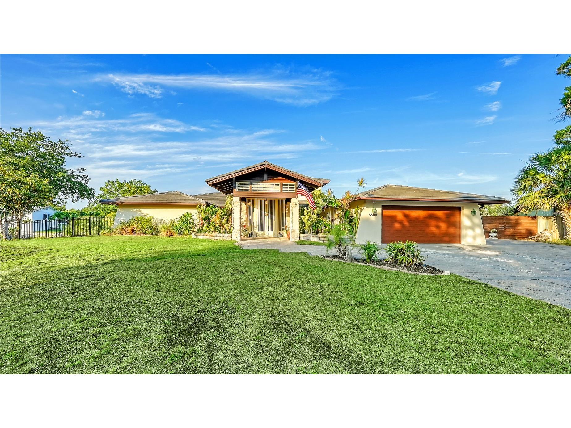 5500 Merrimac Drive Sarasota FL 34231 - PHILLIPPI CREEK A4684914 image1