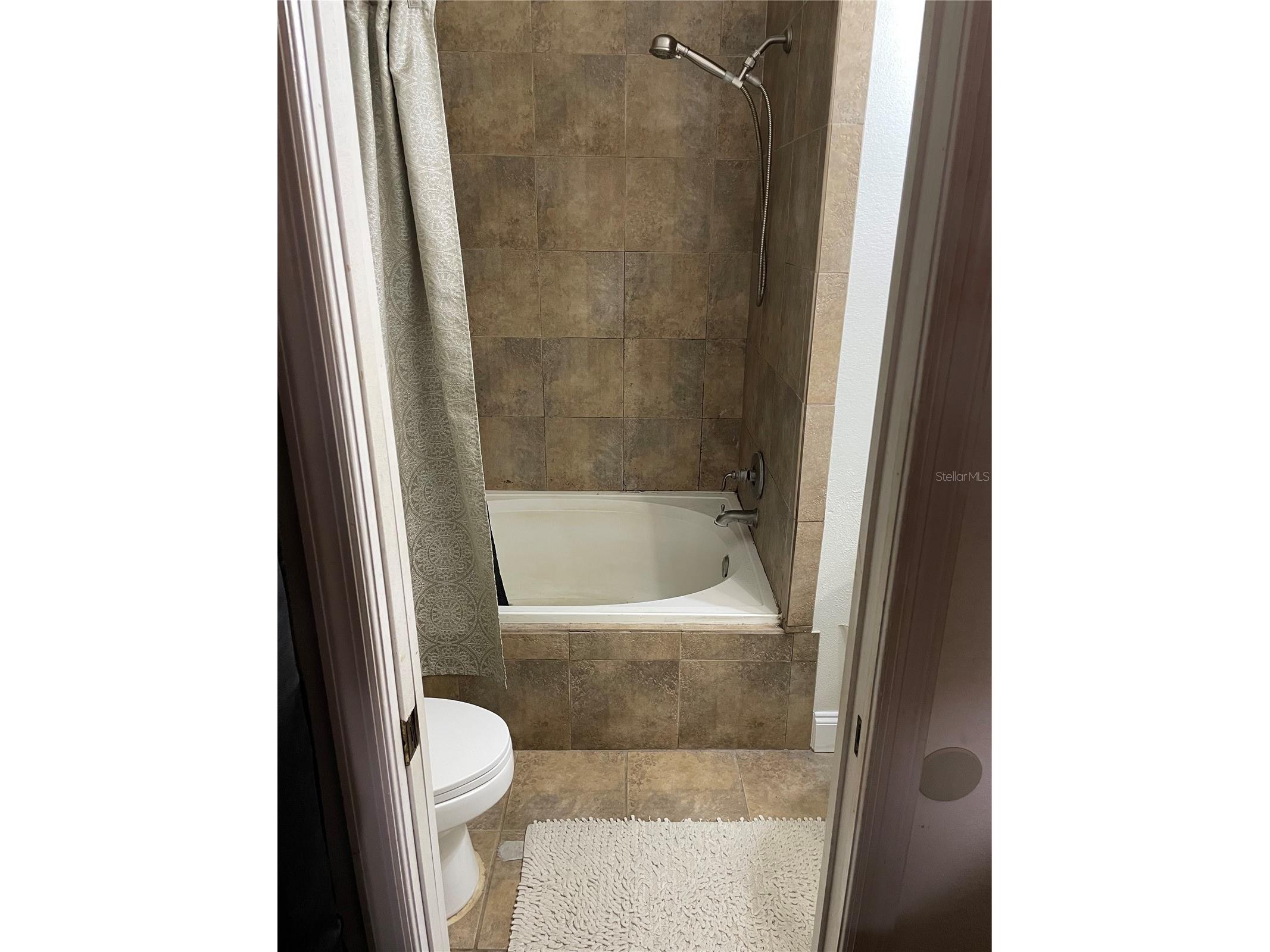 5501 Chatham Woods Court Orlando FL 32808 O6375450 image8