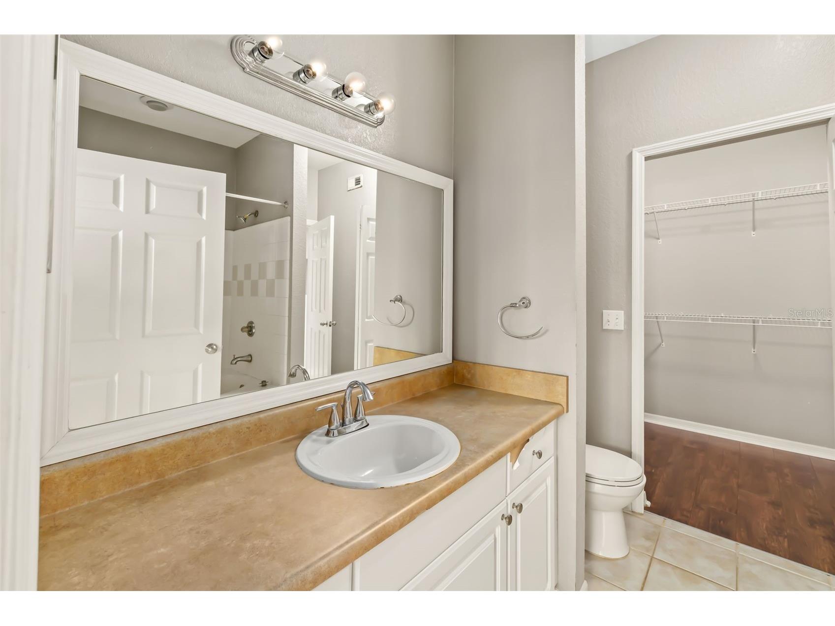 5501 Rosehill Road #103 Sarasota FL 34233 A4676093 image14