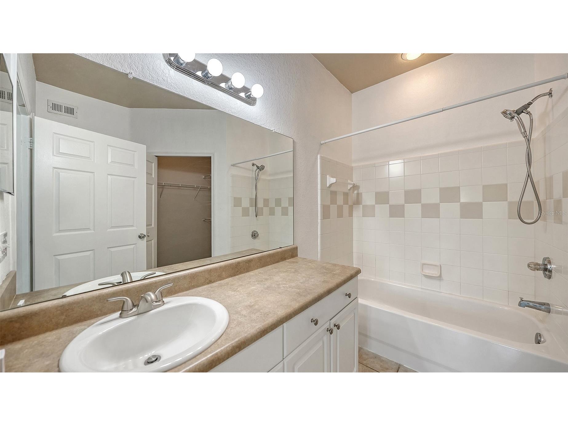 5501 Rosehill Road #105 Sarasota FL 34233 A4691278 image32