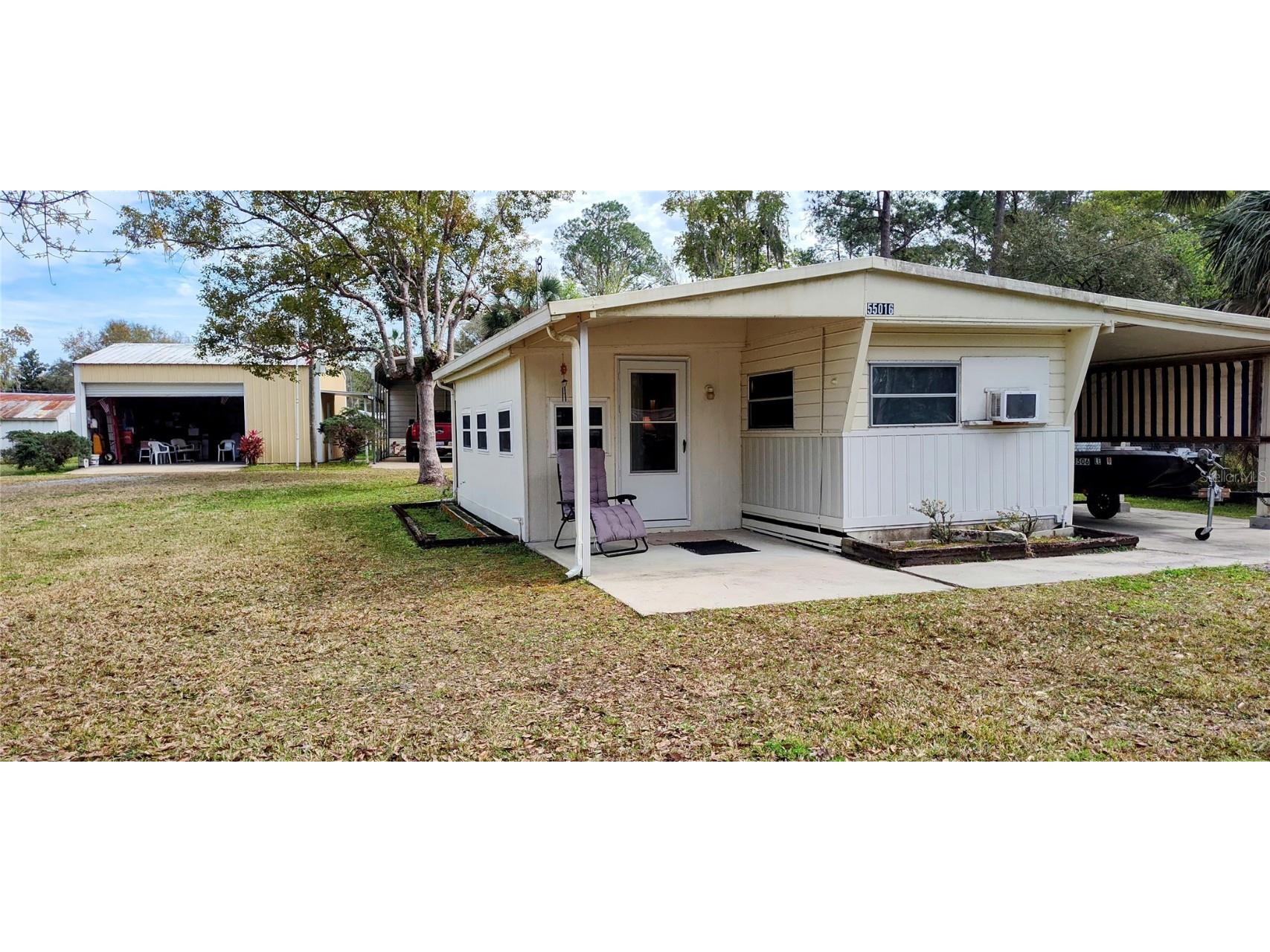 55016 6th Street Astor FL 32102 V4934622 image1