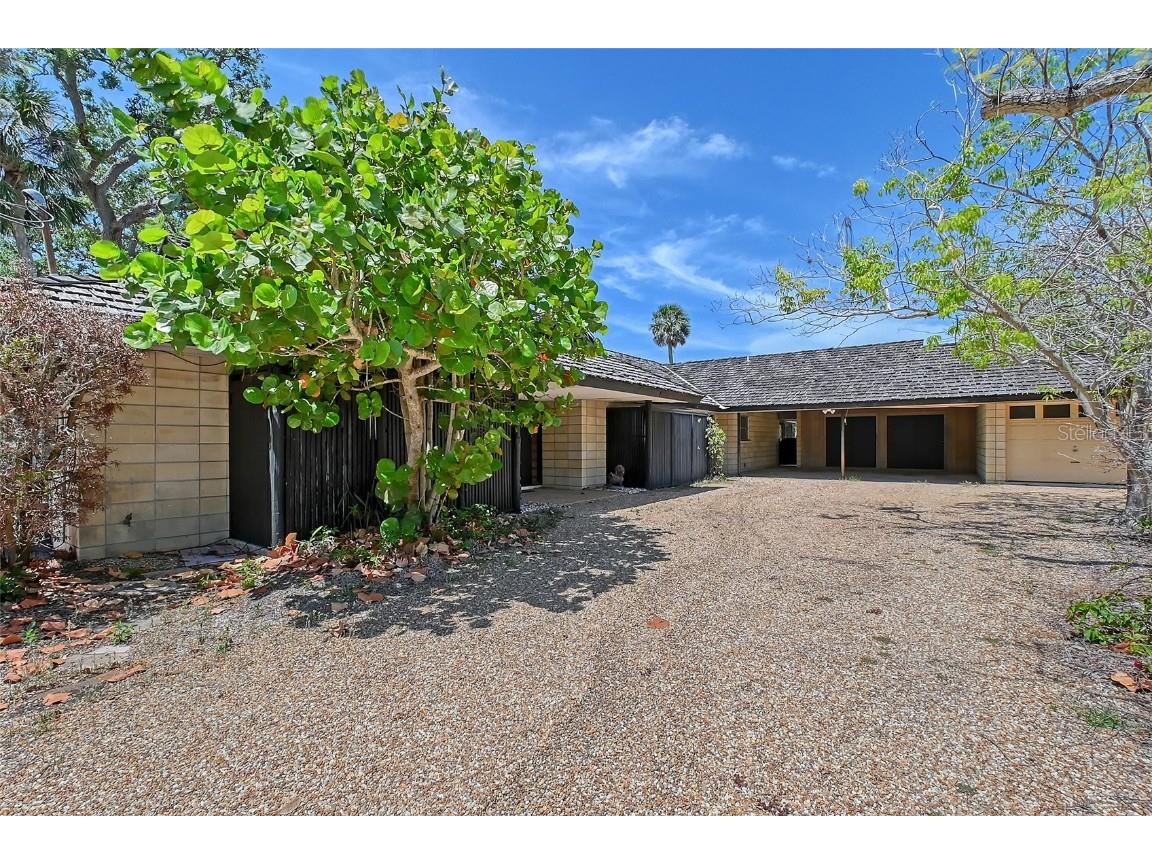 5502 Shadow Lawn Drive Sarasota FL 34242 A4649470 image2