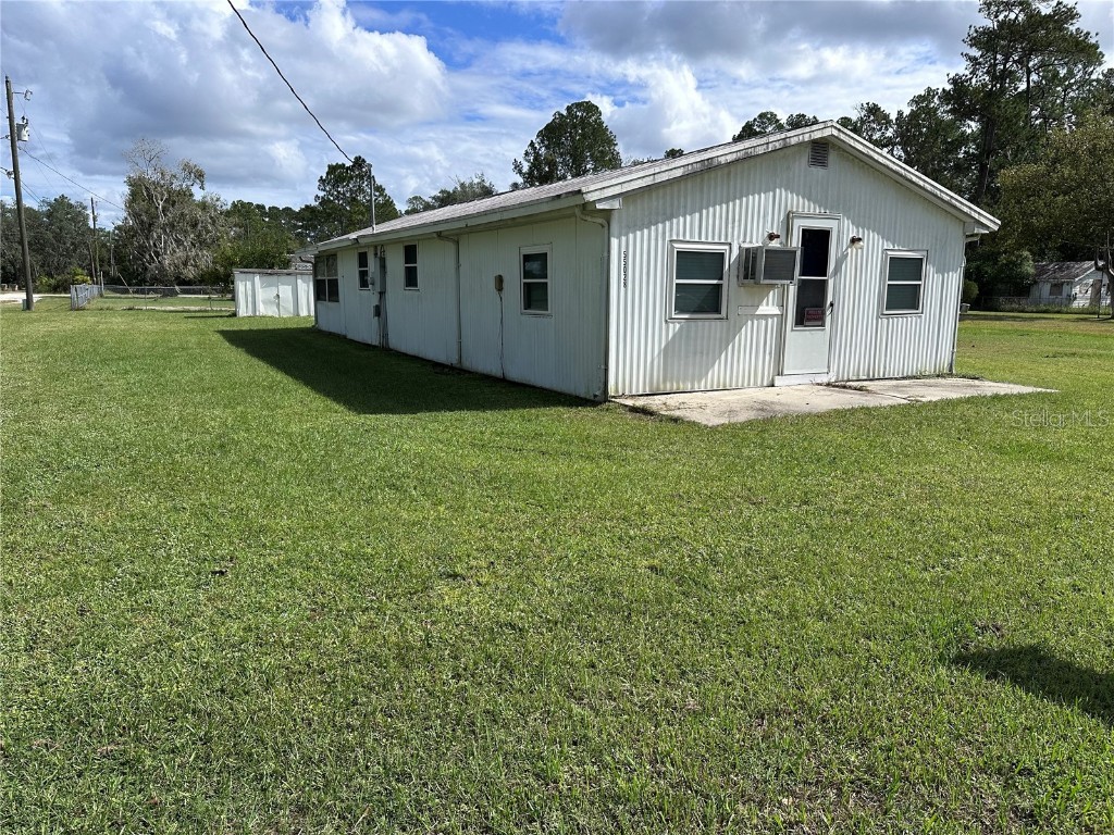 55028 6th Street Astor FL 32102 V4939170 image1