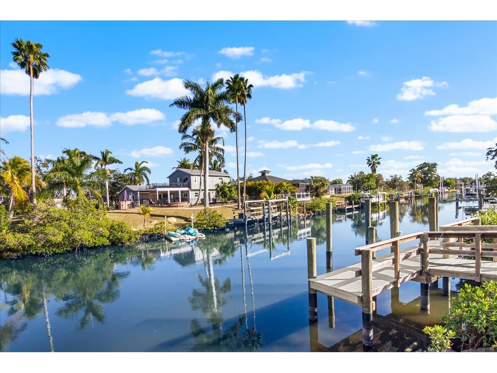 5507 America Drive Sarasota FL 34231 A4680760 image1
