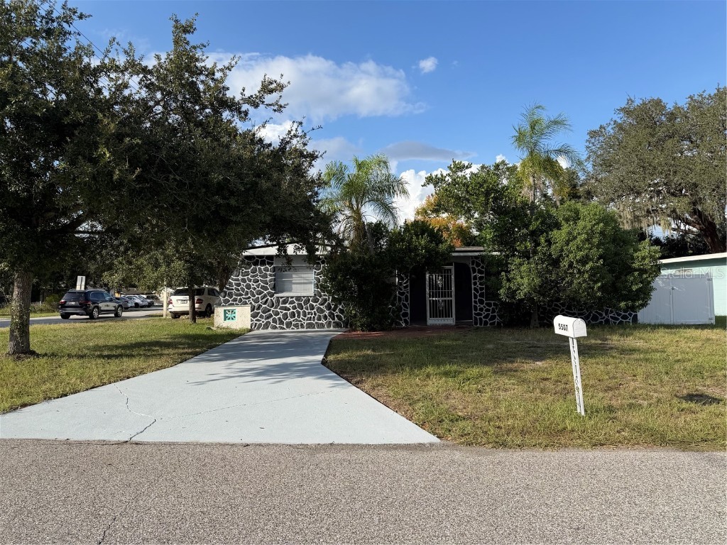 5507 Forest Hills Drive Holiday FL 34690 TB8436502 image1
