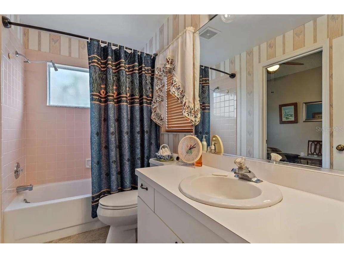 5508 Gardens Drive Sarasota FL 34243 A4666564 image24