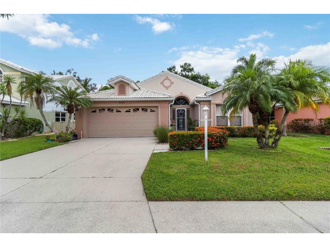 5509 83rd Terrace E Sarasota FL 34243 A4665040 image2
