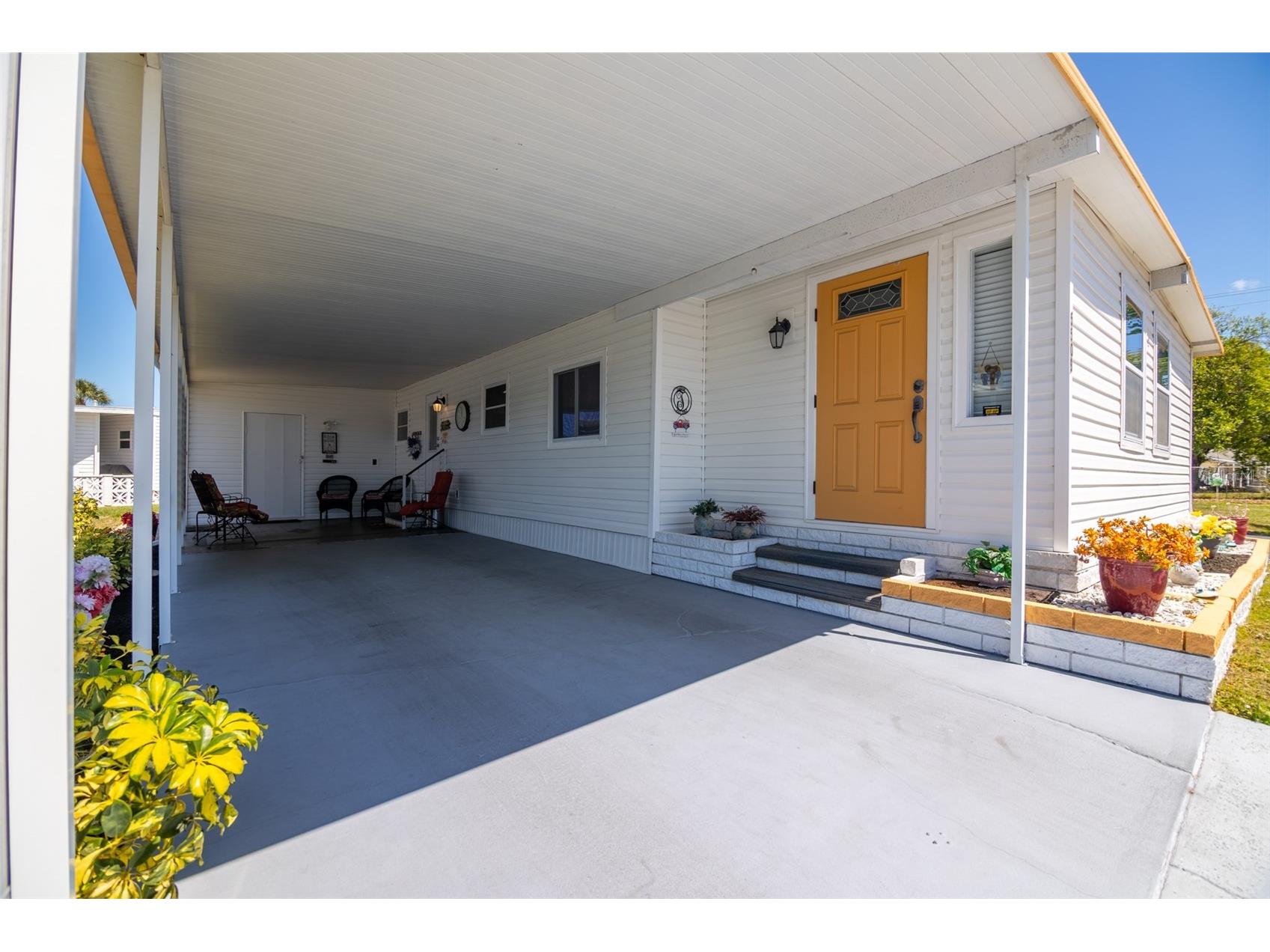 5509 Bermuda Court Bradenton FL 34207 A4687666 image1