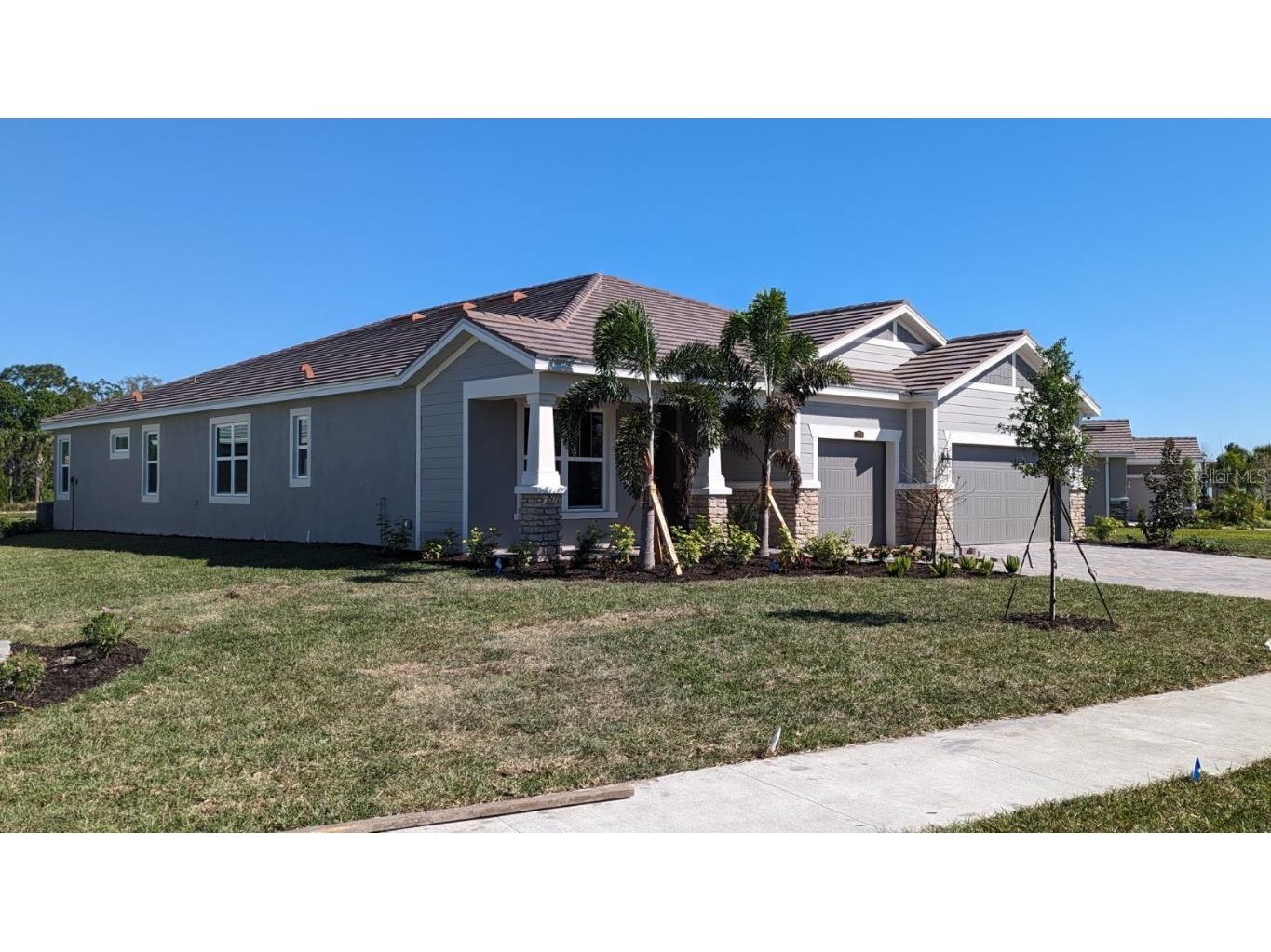 5509 Blue Water Boulevard Sarasota FL 34238 J975892 image1