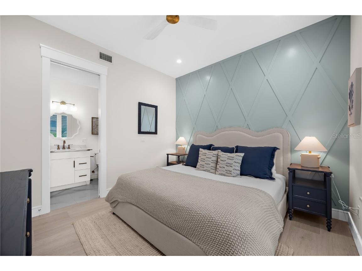 551 S Washington Drive Sarasota FL 34236 A4668634 image37