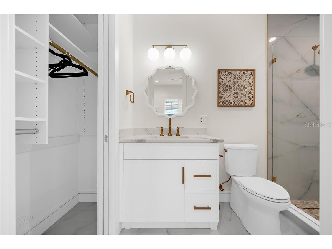 551 S Washington Drive Sarasota FL 34236 A4668634 image40