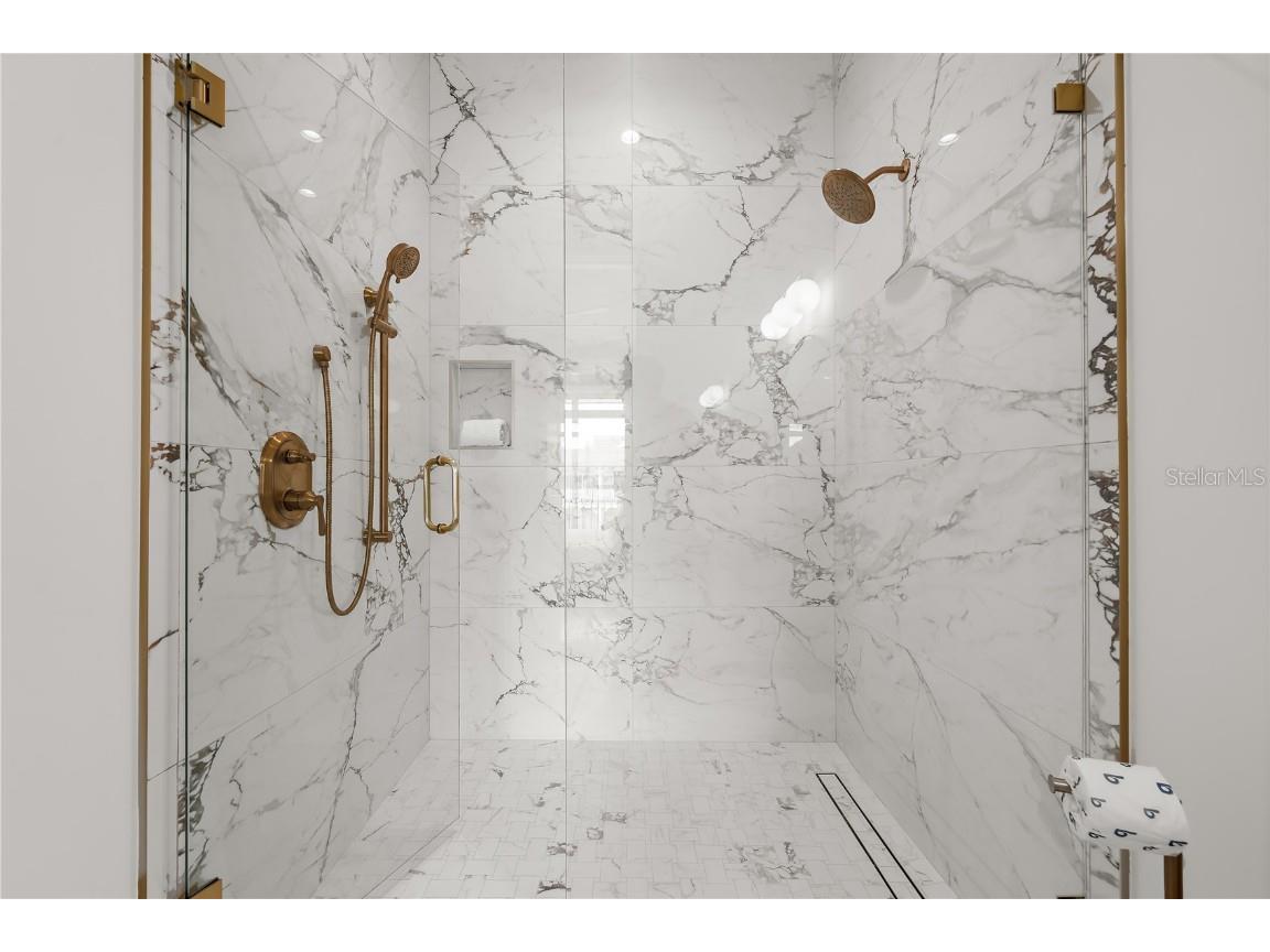 551 S Washington Drive Sarasota FL 34236 A4668634 image54