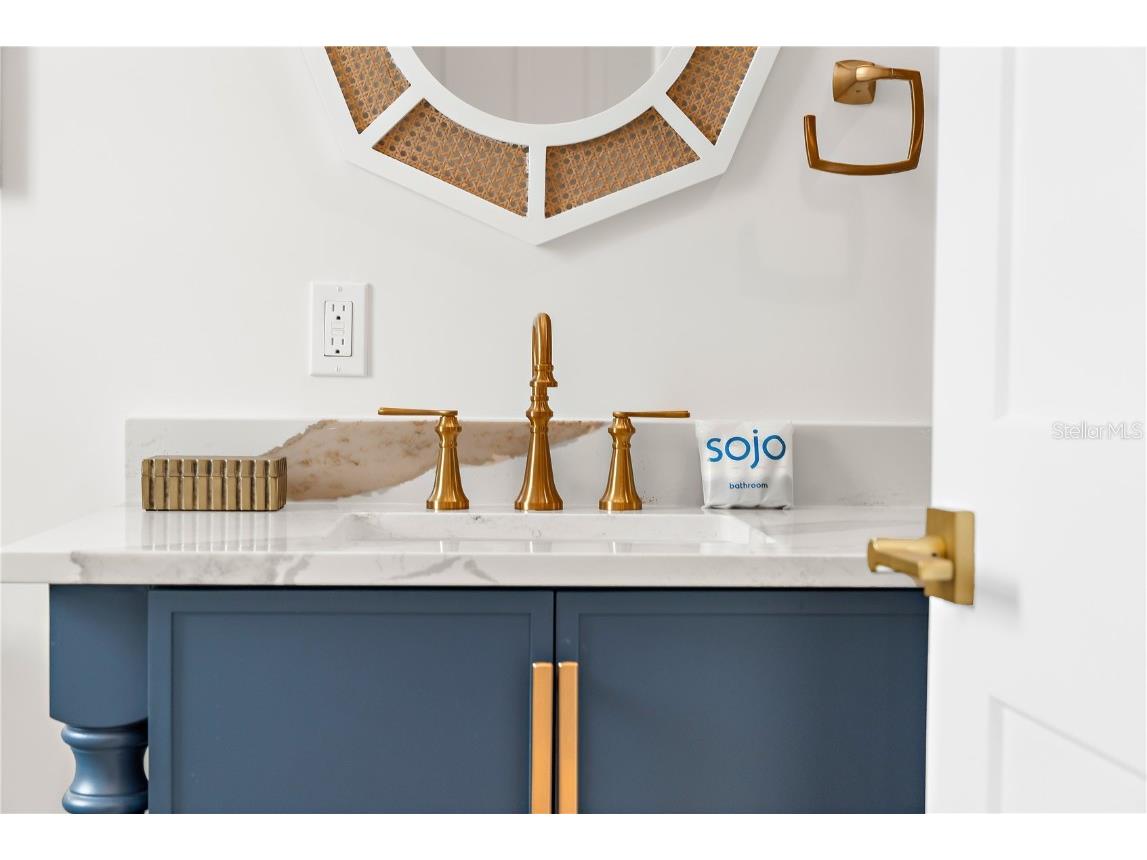 551 S Washington Drive Sarasota FL 34236 A4668634 image56