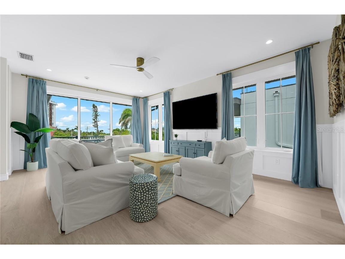 551 S Washington Drive Sarasota FL 34236 A4668634 image58