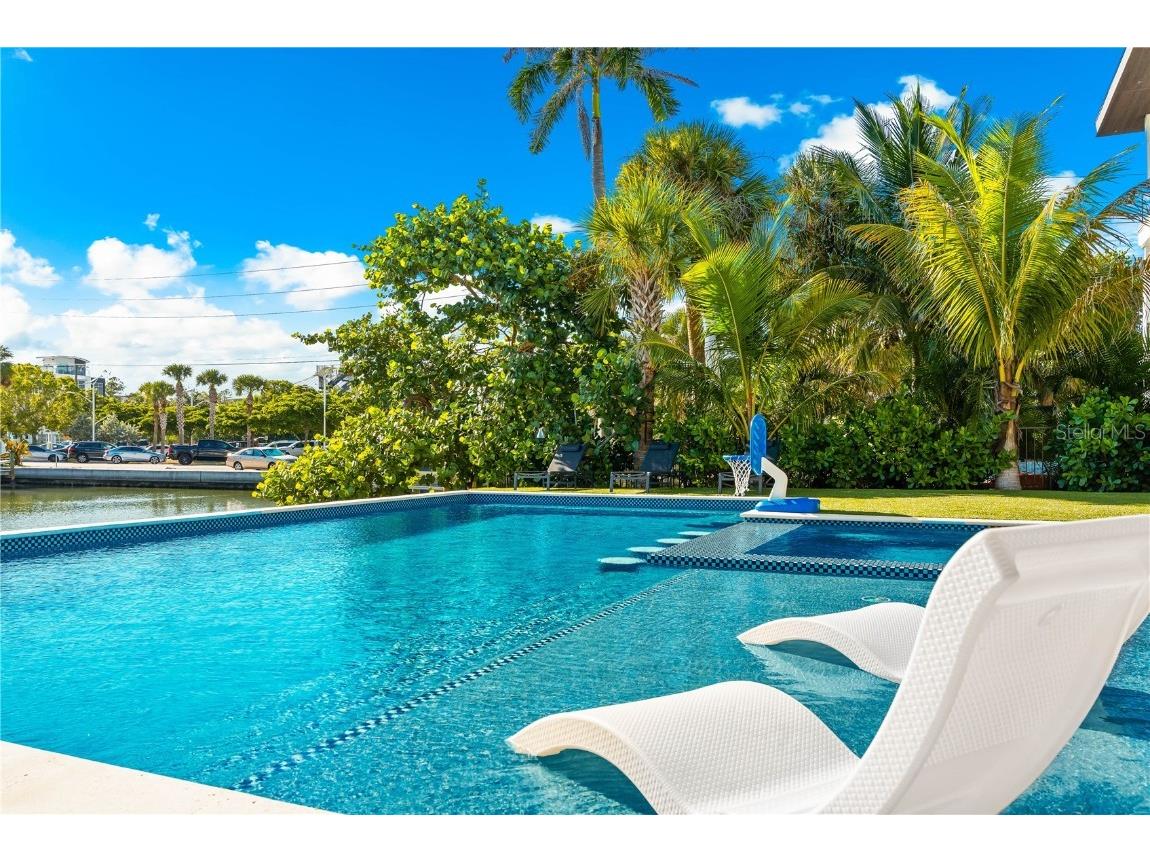 551 S Washington Drive Sarasota FL 34236 A4668634 image6