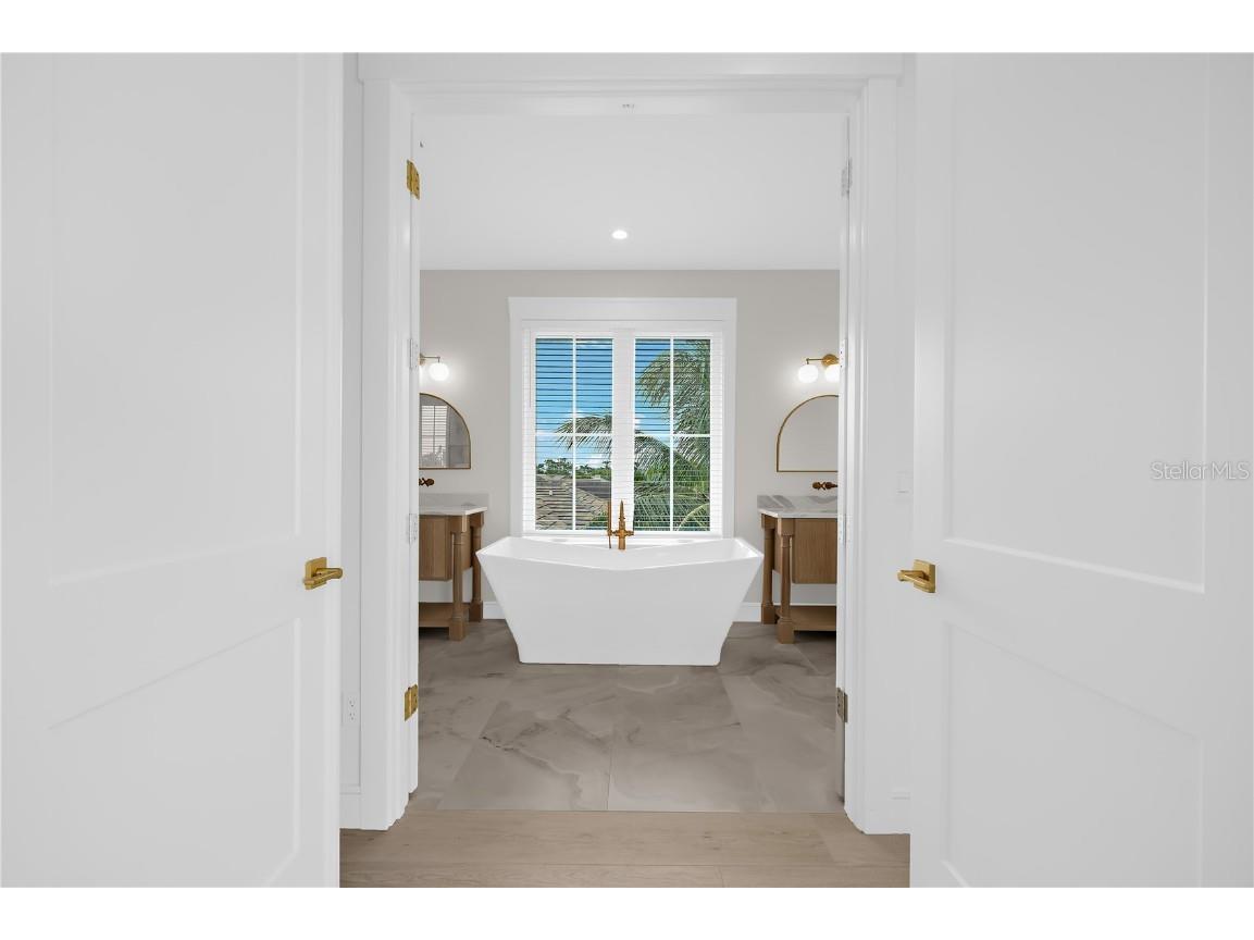 551 S Washington Drive Sarasota FL 34236 A4668634 image64