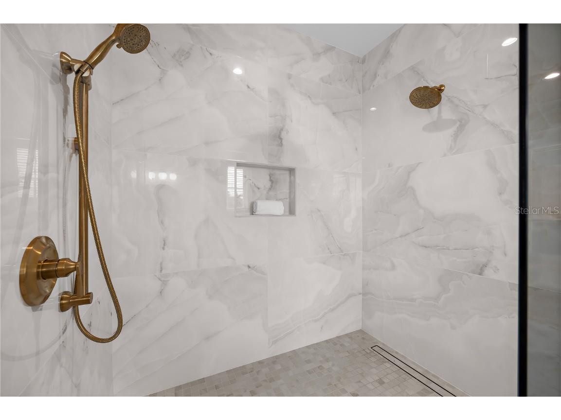 551 S Washington Drive Sarasota FL 34236 A4668634 image69