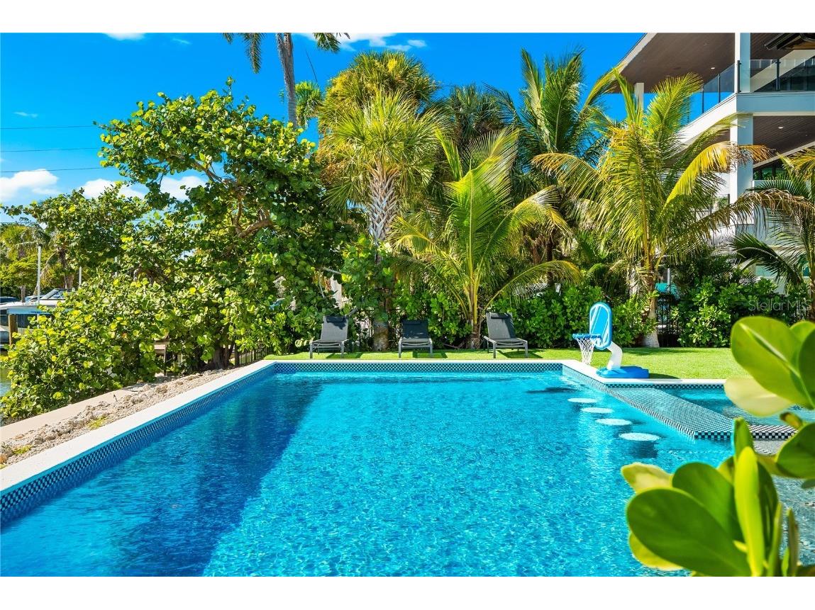 551 S Washington Drive Sarasota FL 34236 A4668634 image91