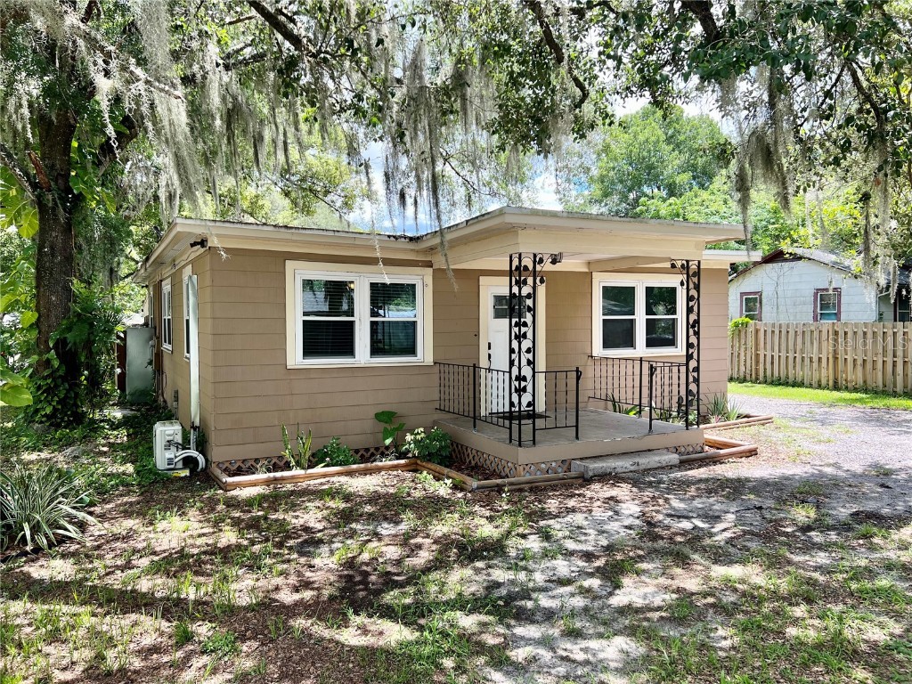 5514 12th Street Zephyrhills FL 33542 L4945811 image1