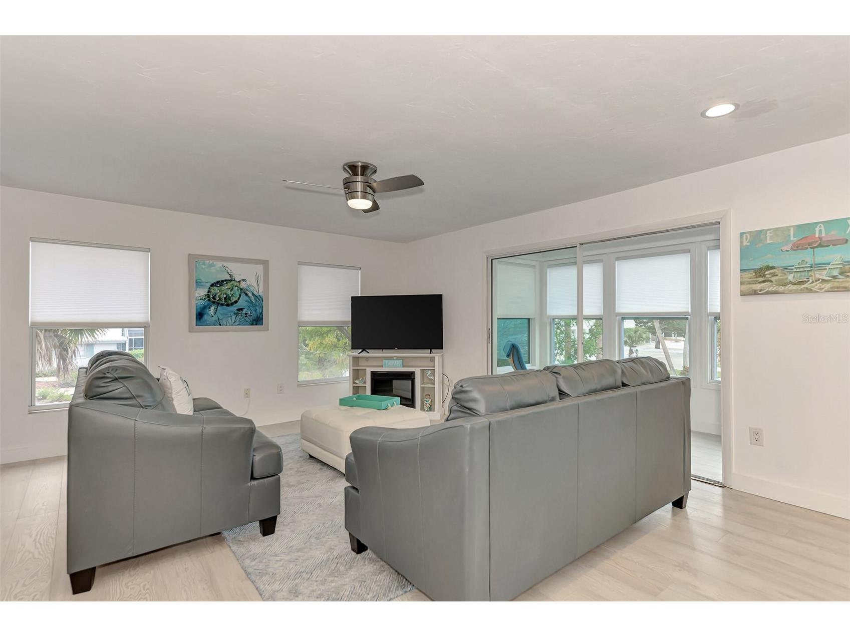 5516 Avenida Del Mare Sarasota FL 34242 A4587247 image10