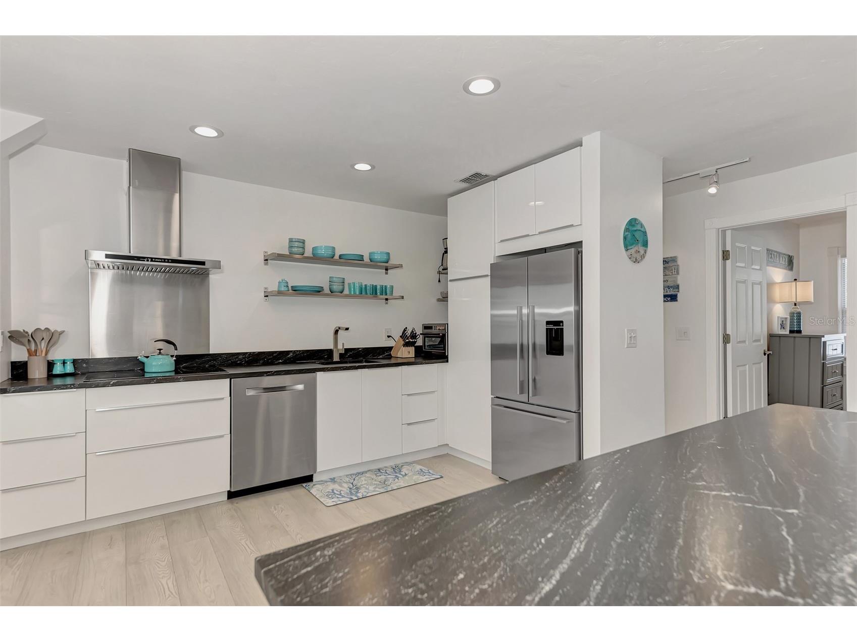 5516 Avenida Del Mare Sarasota FL 34242 A4587247 image19