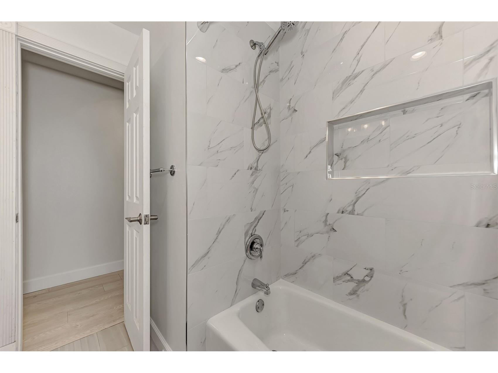 5516 Avenida Del Mare Sarasota FL 34242 A4587247 image35