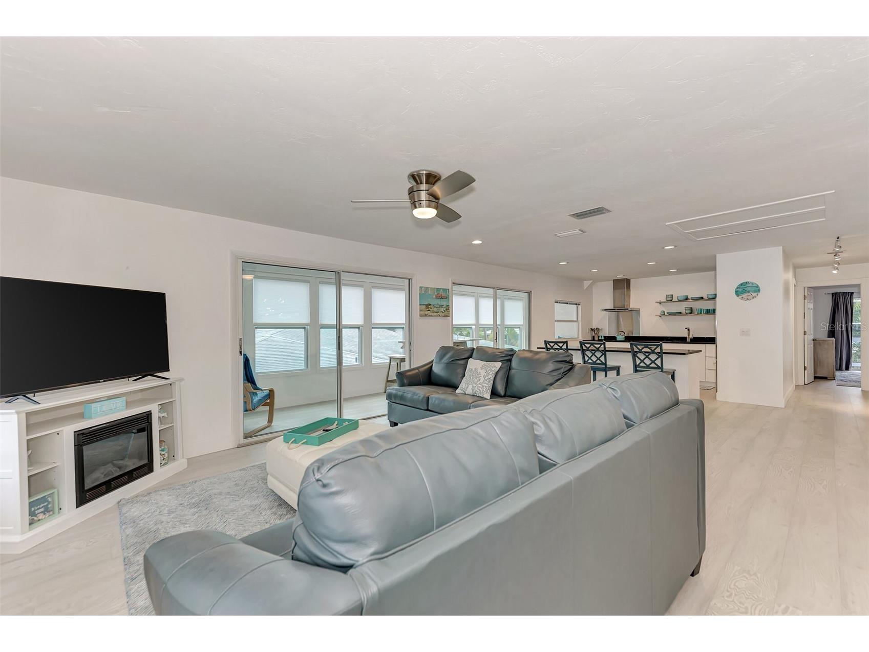 5516 Avenida Del Mare Sarasota FL 34242 A4587247 image9