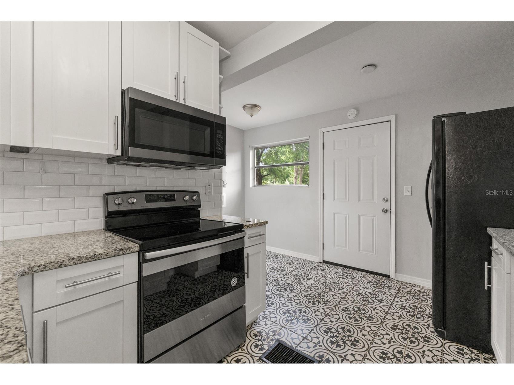 5518 11th Street Zephyrhills FL 33542 W7886214 image16