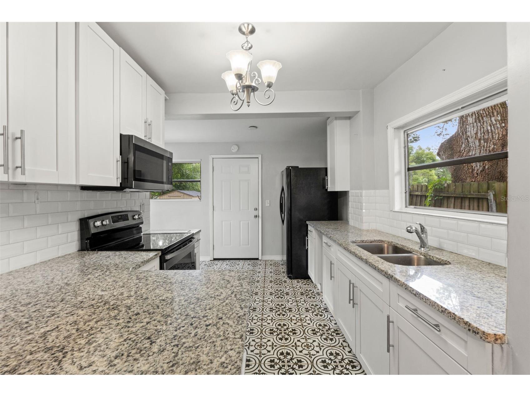 5518 11th Street Zephyrhills FL 33542 W7886214 image17