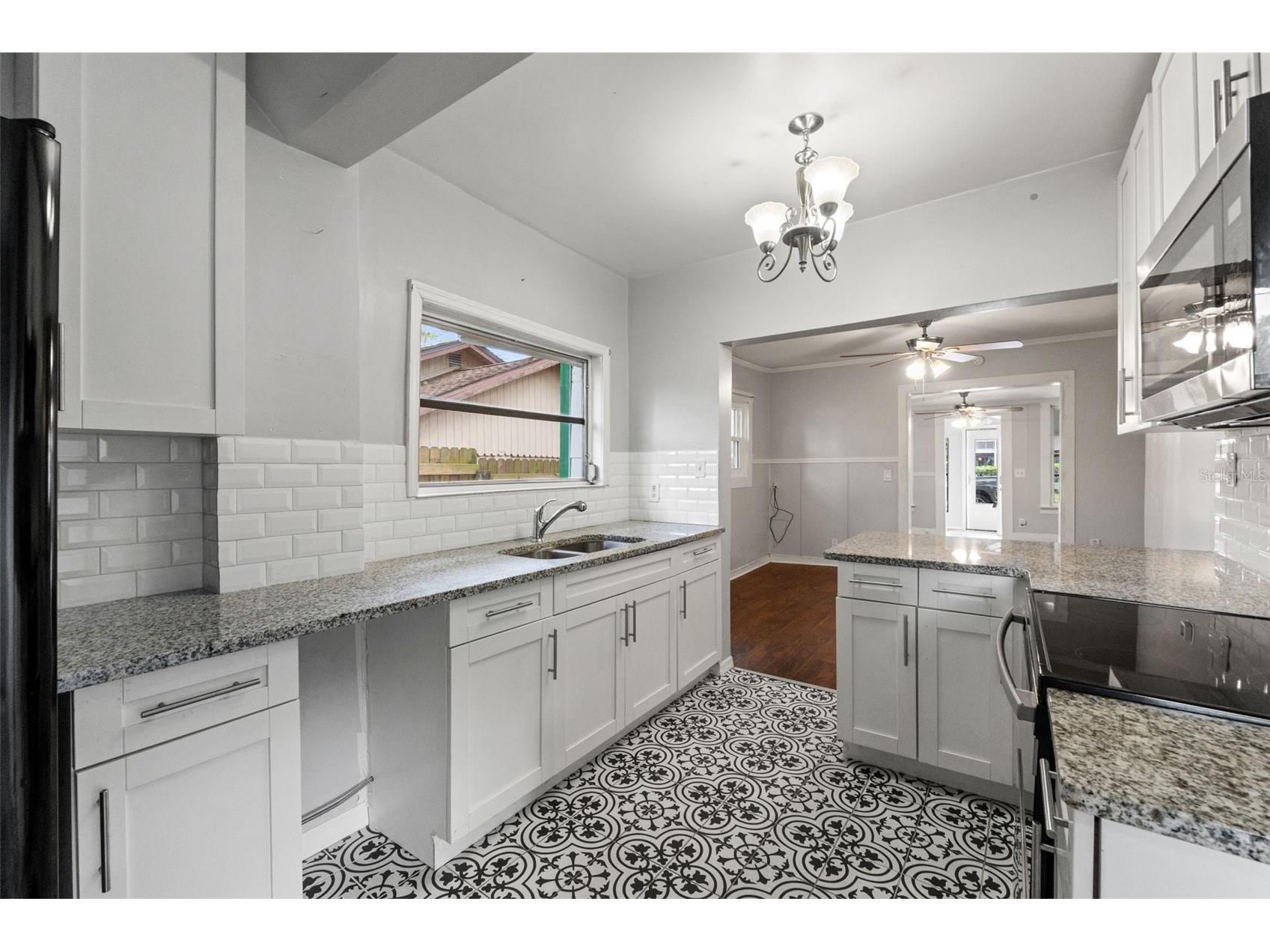 5518 11th Street Zephyrhills FL 33542 W7886214 image8