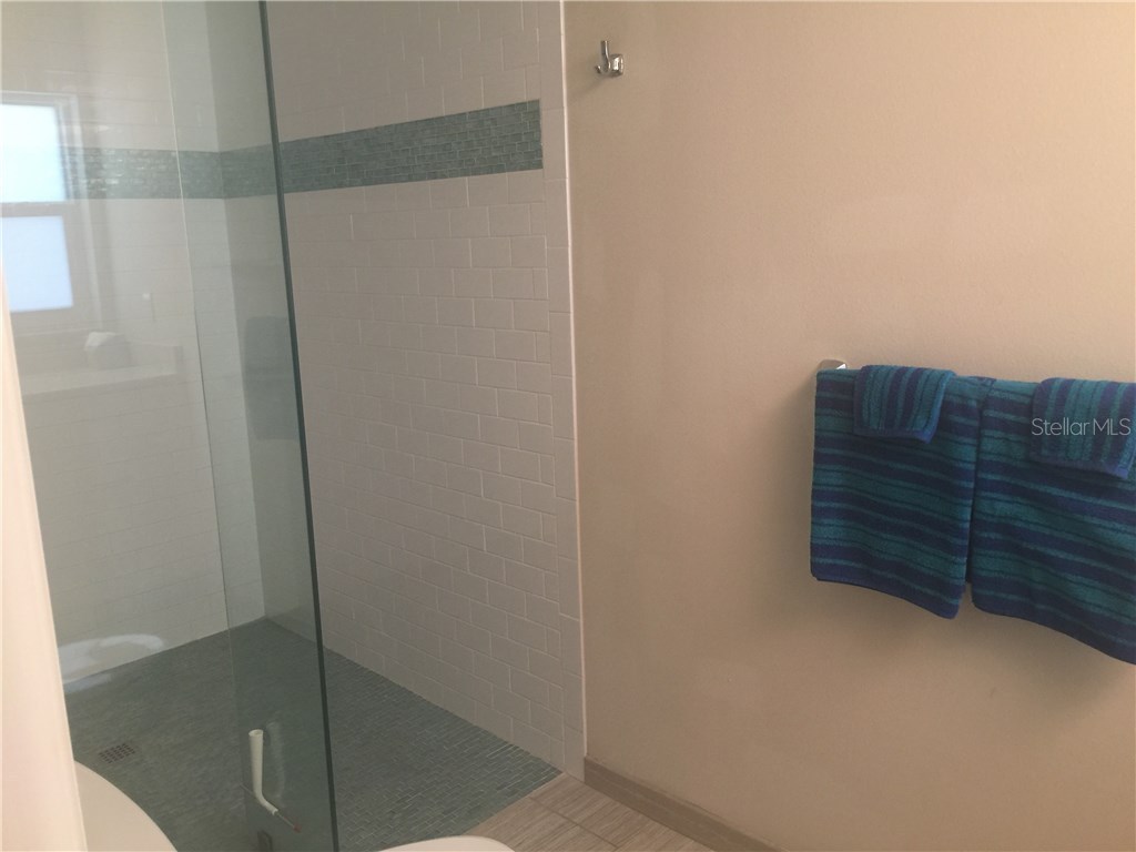 5519 Azure Way Sarasota FL 34242 A3984202 image9