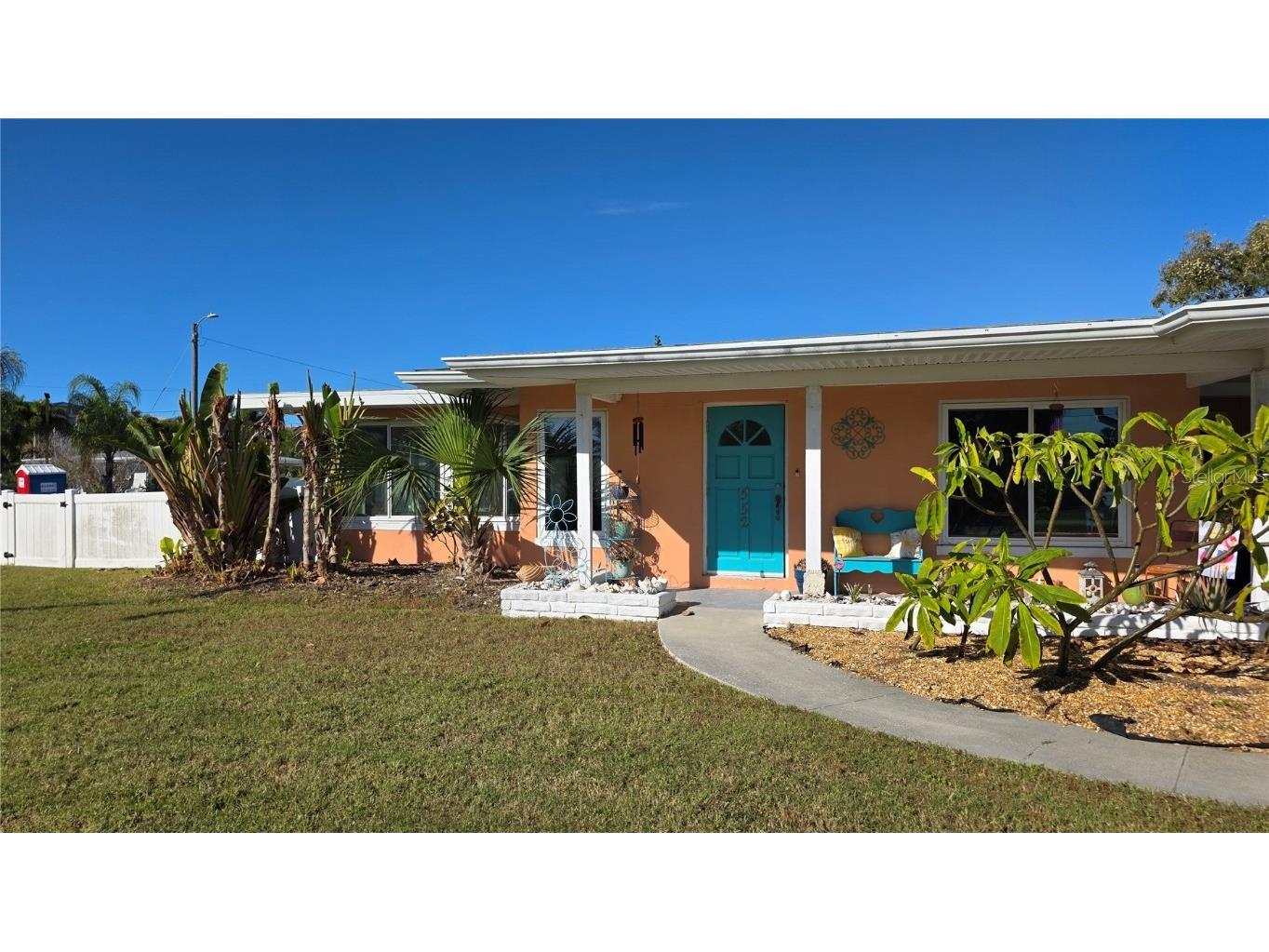 552 Trade Winds Drive Dunedin FL 34698 TB8321906 image1