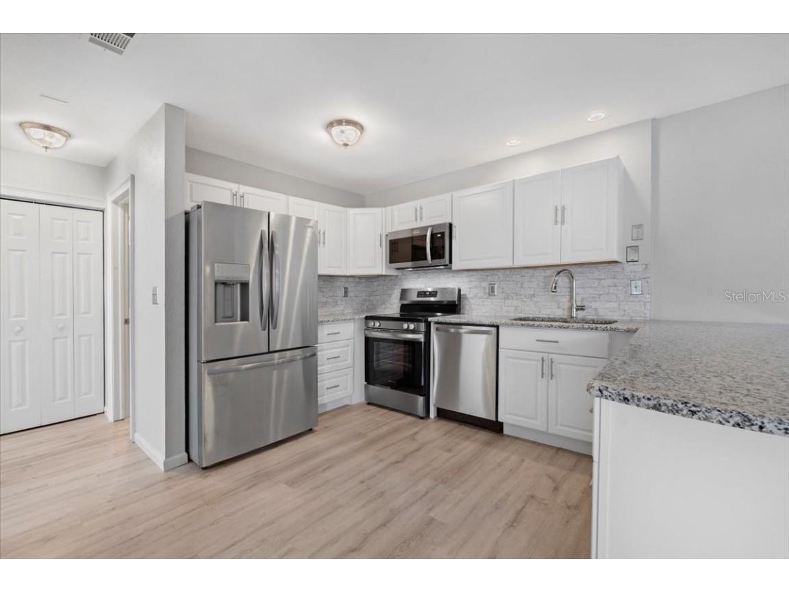 5520 Kenwood Drive North Port FL 34287 C7509081 image9