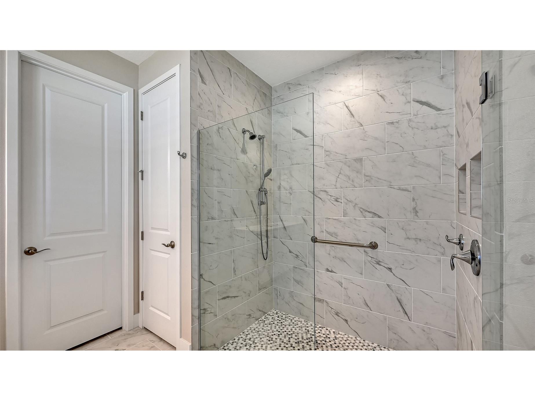 5521 Blue Water Boulevard Sarasota FL 34238 A4687351 image16